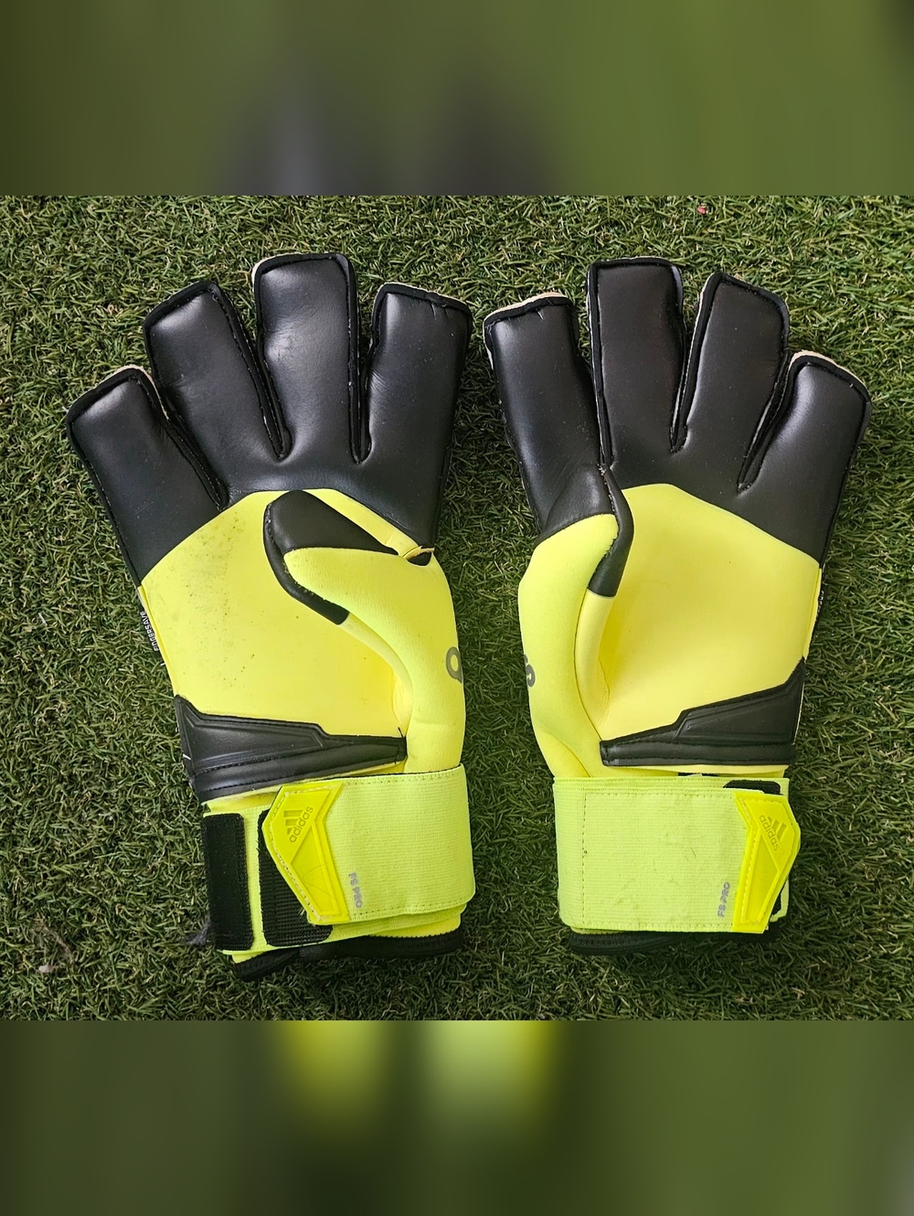 Goalkeeper Gloves Adidas Size 8 - Picture 4 of 4